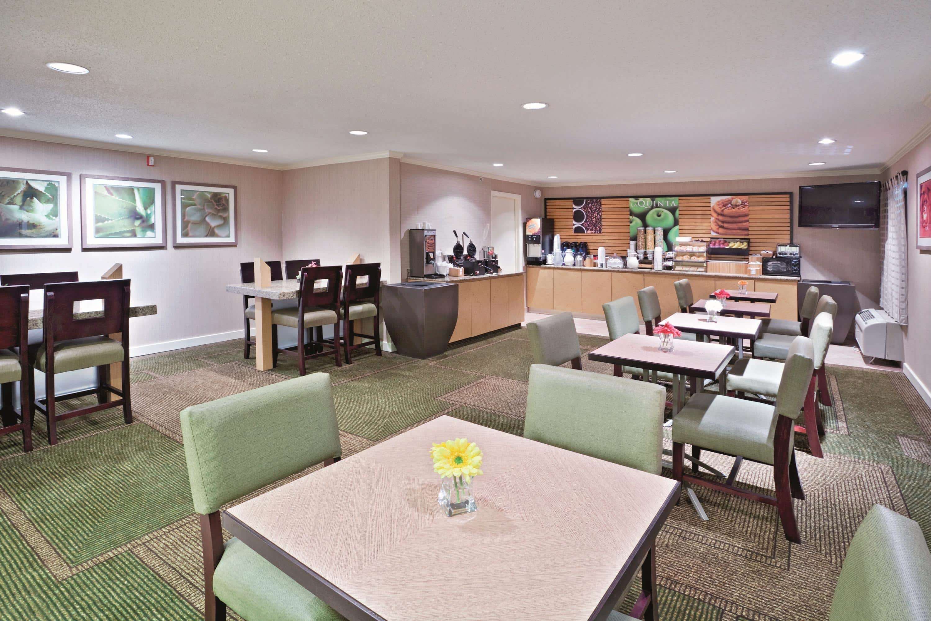 La Quinta Inn & Suites by Wyndham Mansfield OH