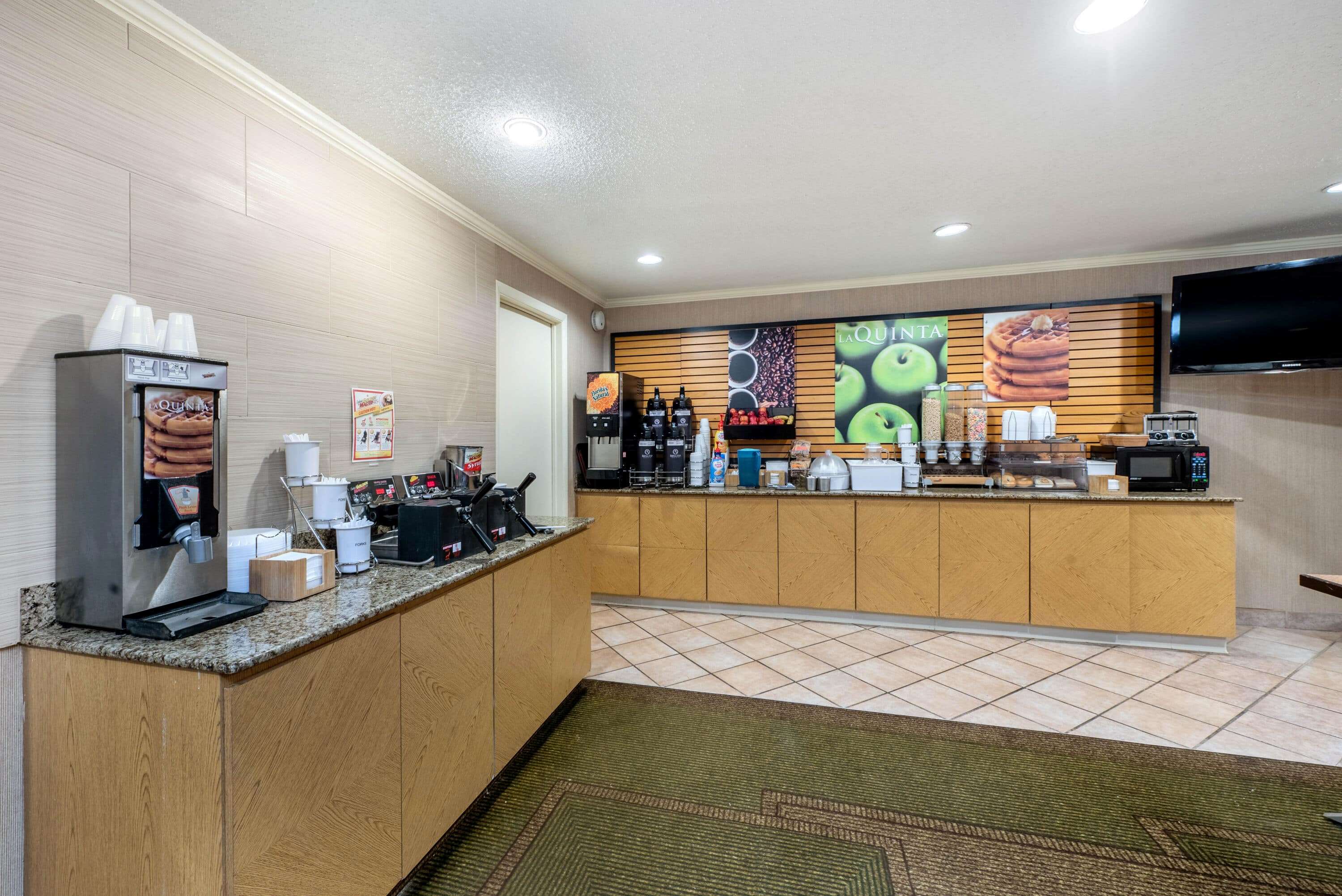La Quinta Inn & Suites by Wyndham Mansfield OH