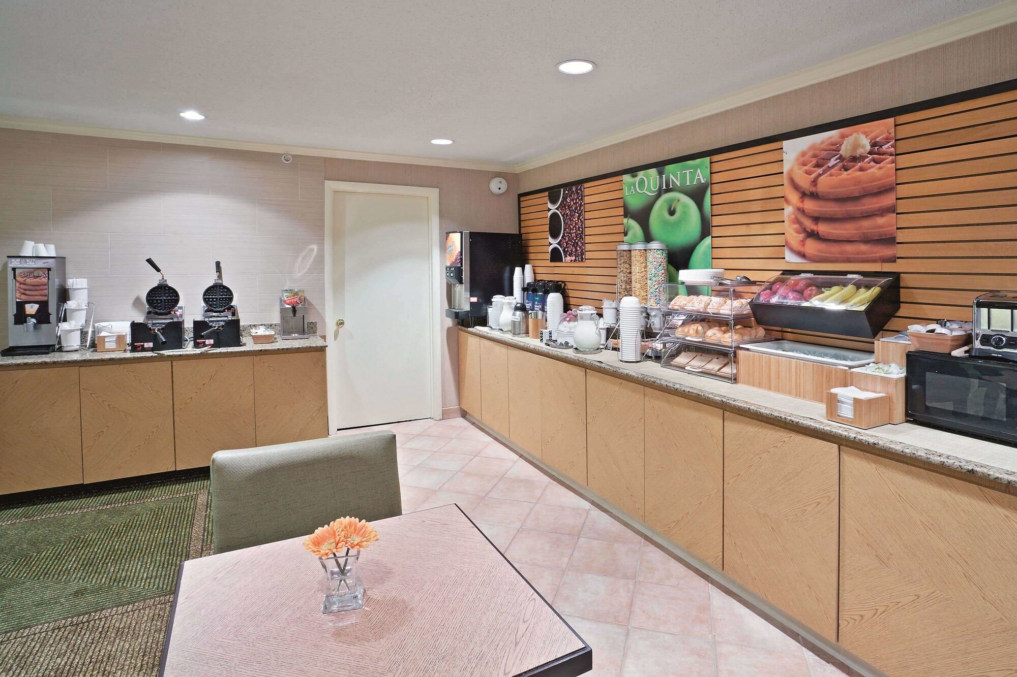 La Quinta Inn & Suites by Wyndham Mansfield OH