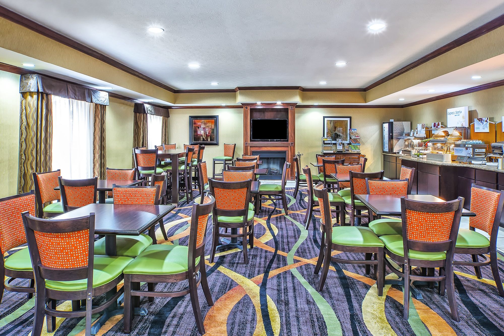 Holiday Inn Express & Suites Marysville