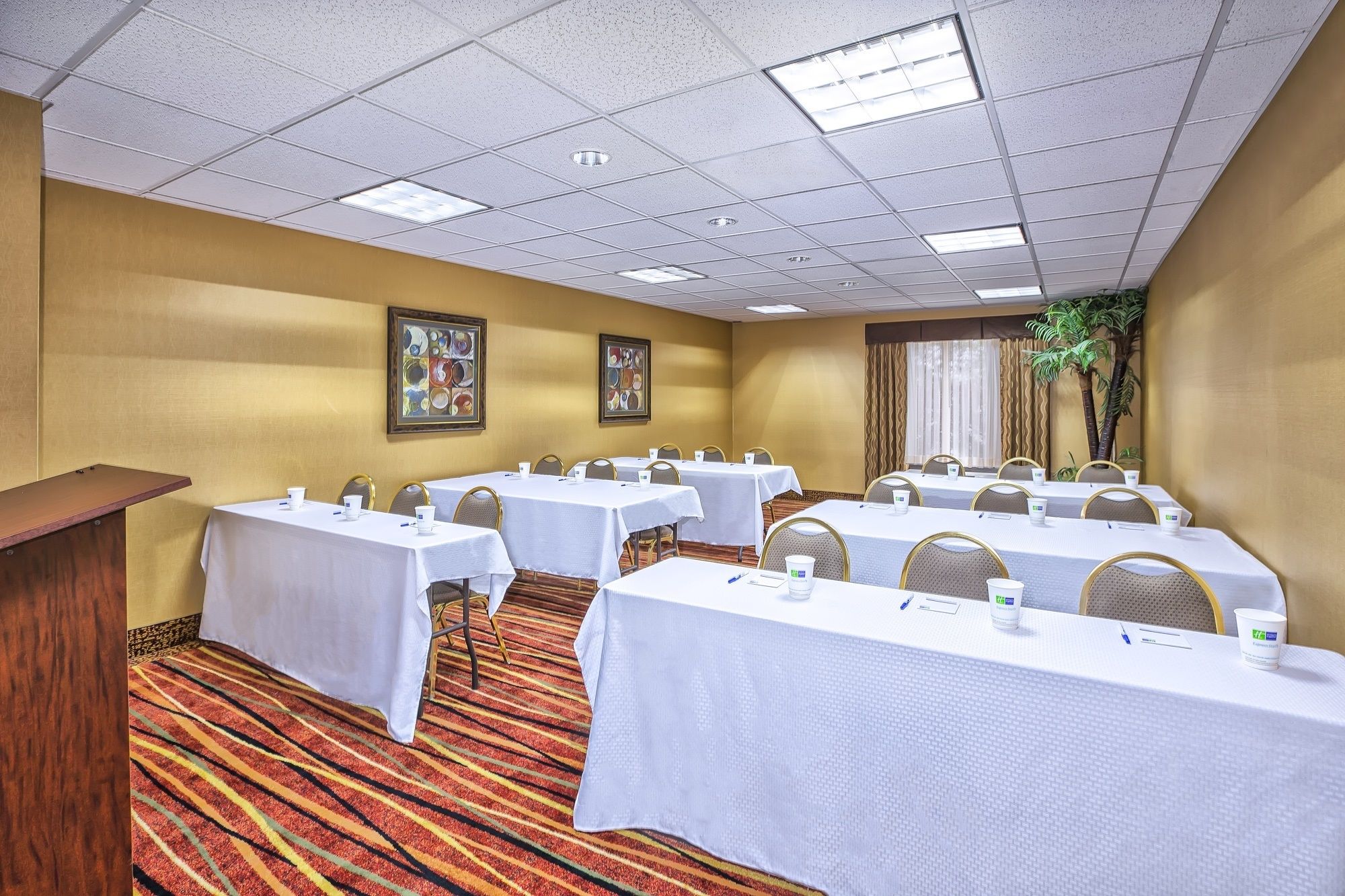 Holiday Inn Express & Suites Marysville