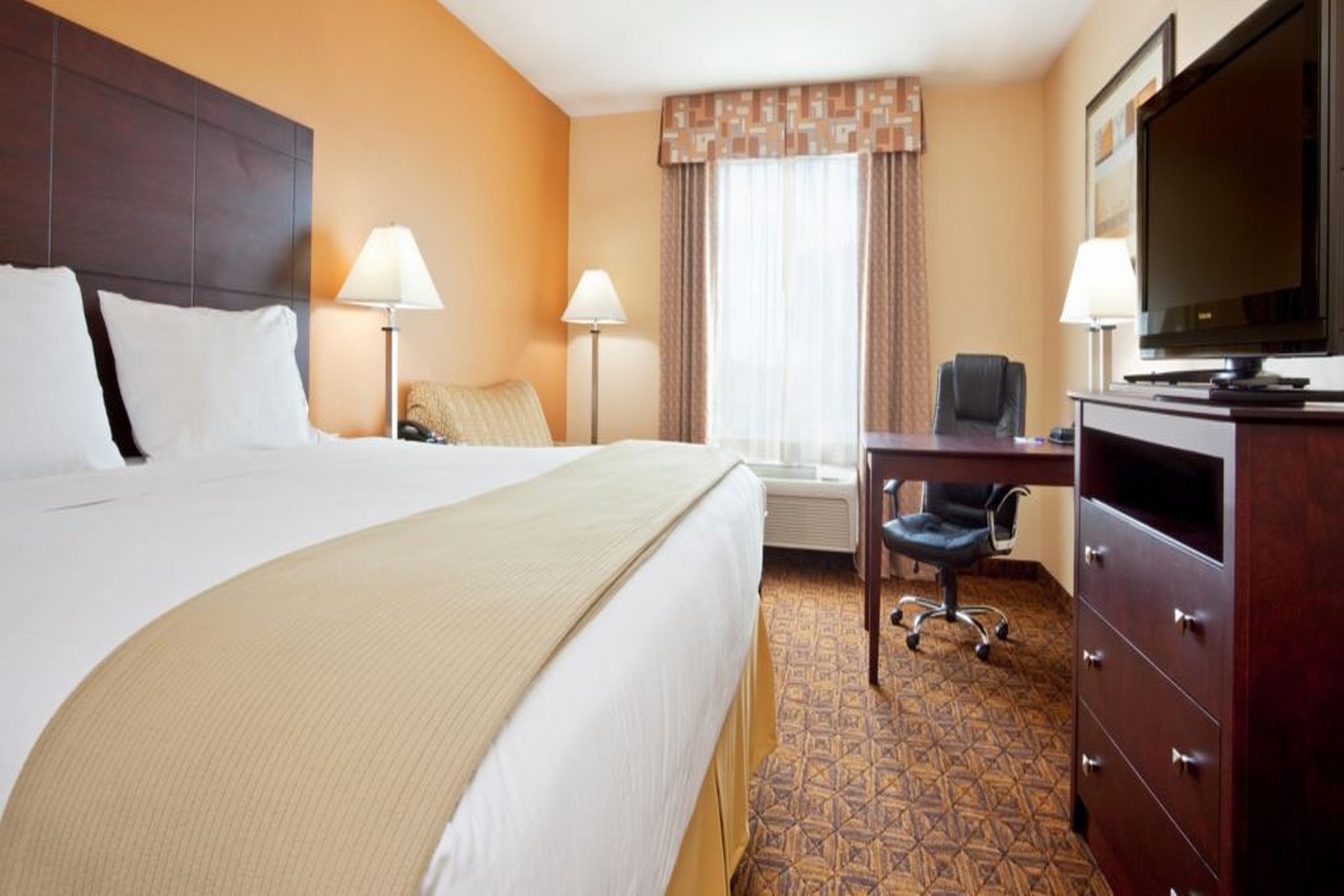Holiday Inn Express Hotel & Suites Cincinnati - Mason