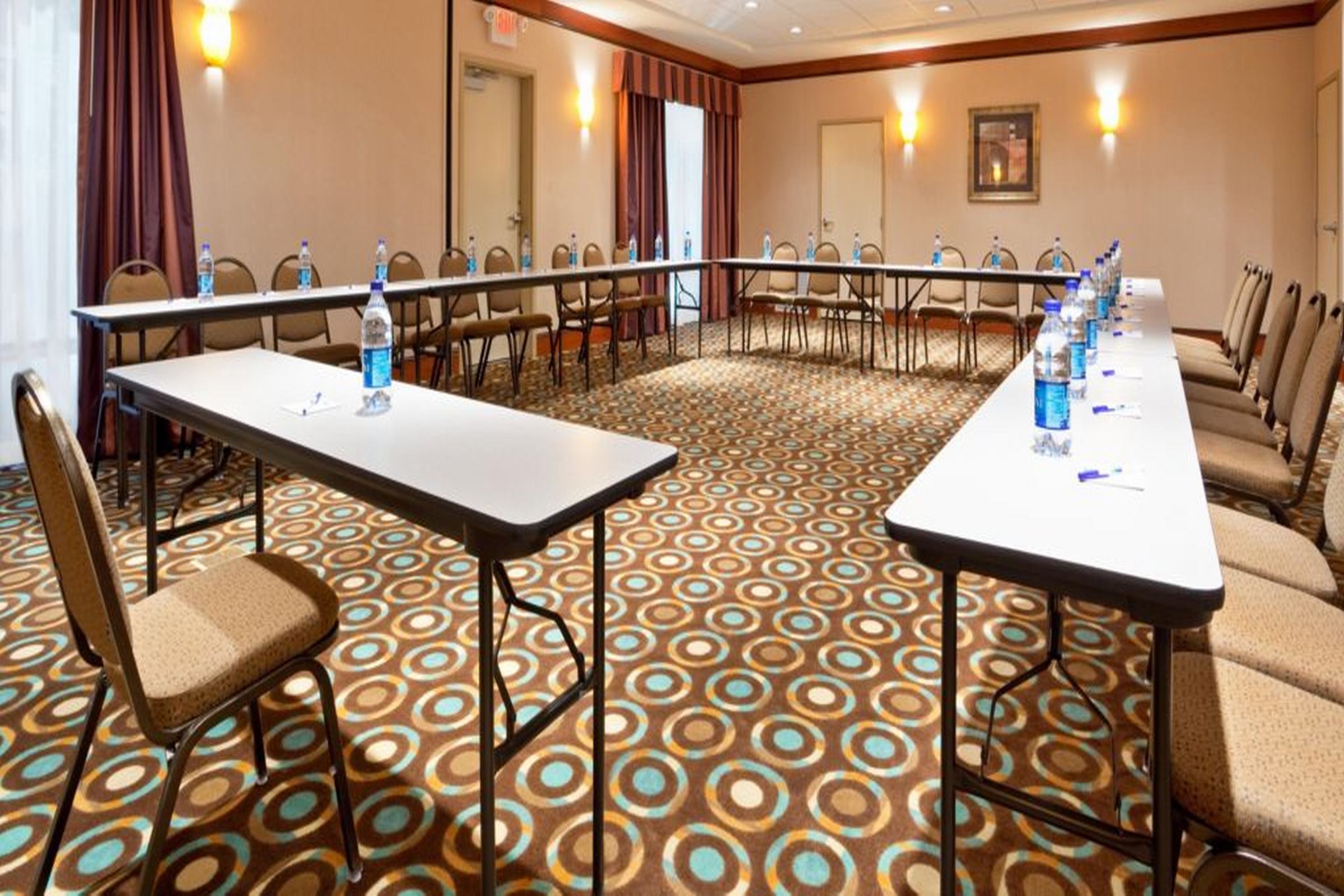 Holiday Inn Express Hotel & Suites Cincinnati - Mason