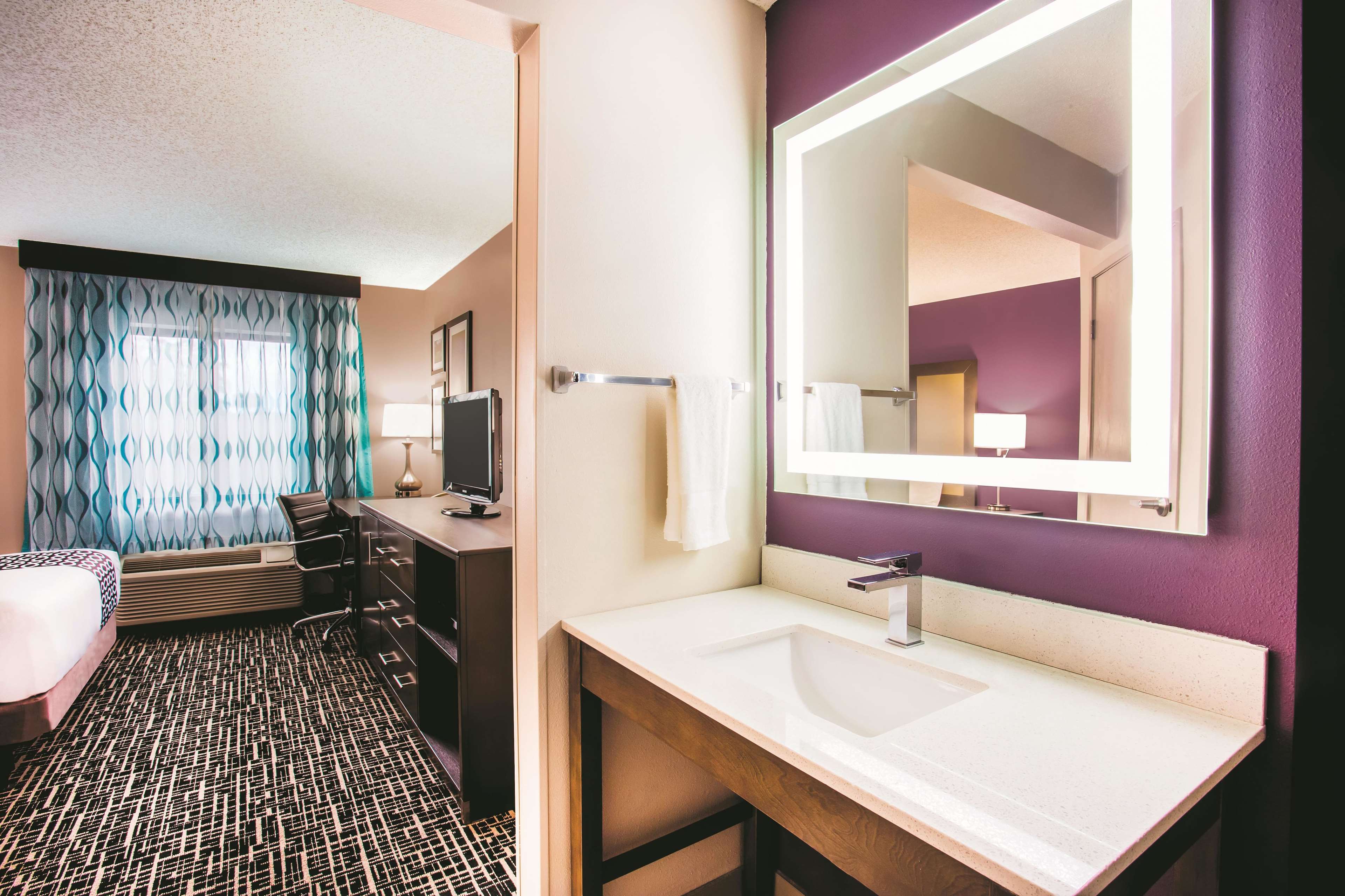 La Quinta Inn & Suites by Wyndham Cincinnati NE - Mason
