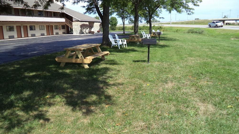 Days Inn by Wyndham Maumee/Toledo