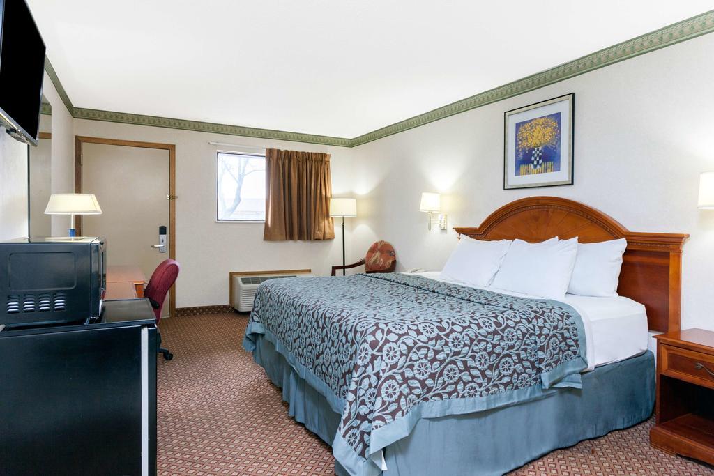 Days Inn by Wyndham Maumee/Toledo