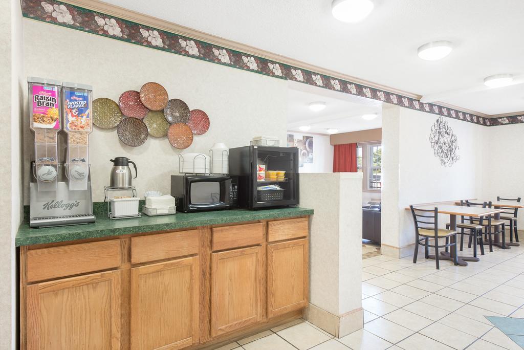 Super 8 by Wyndham Maumee/Toledo, OH