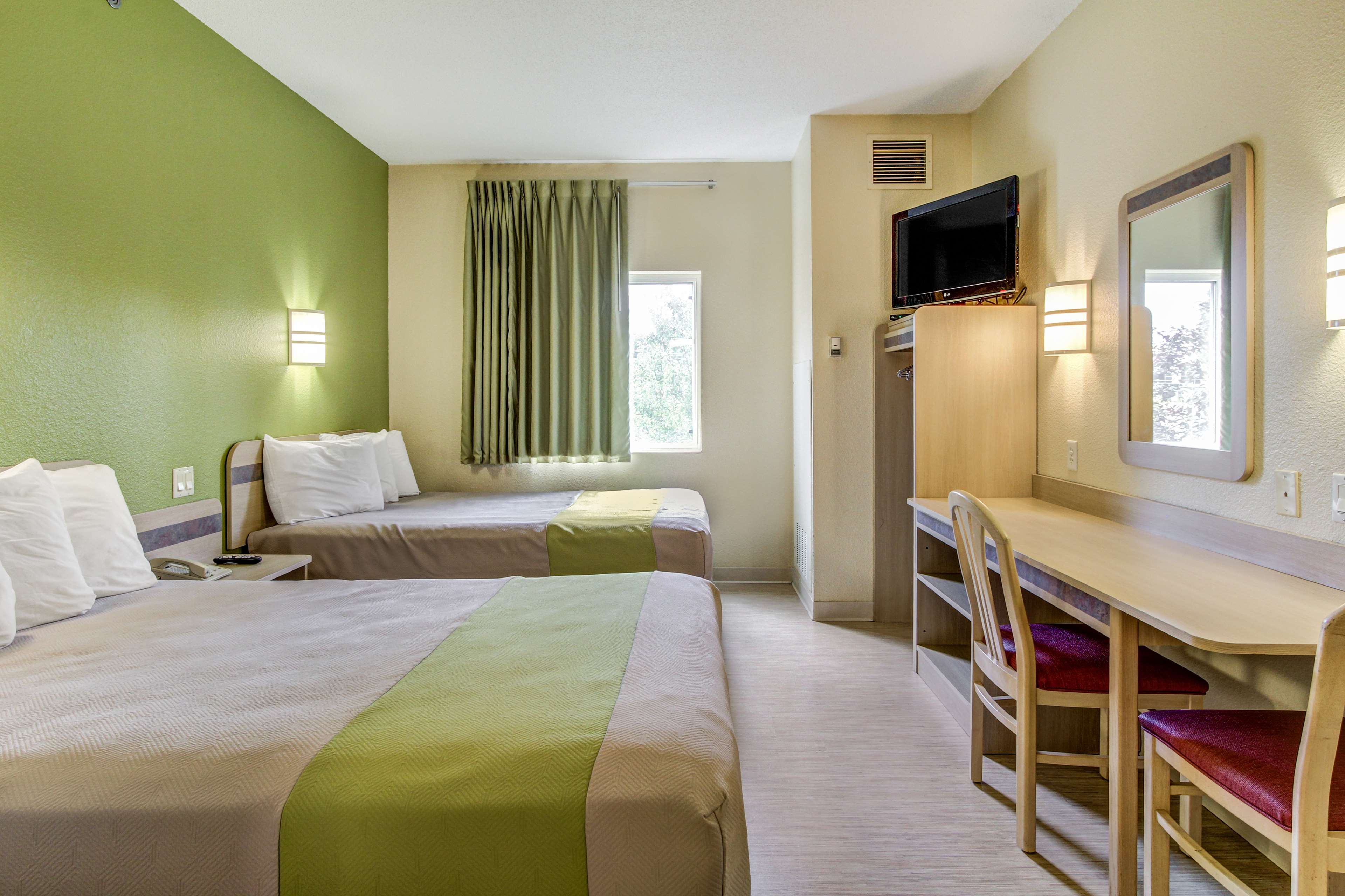 Motel 6 Cleveland - Medina