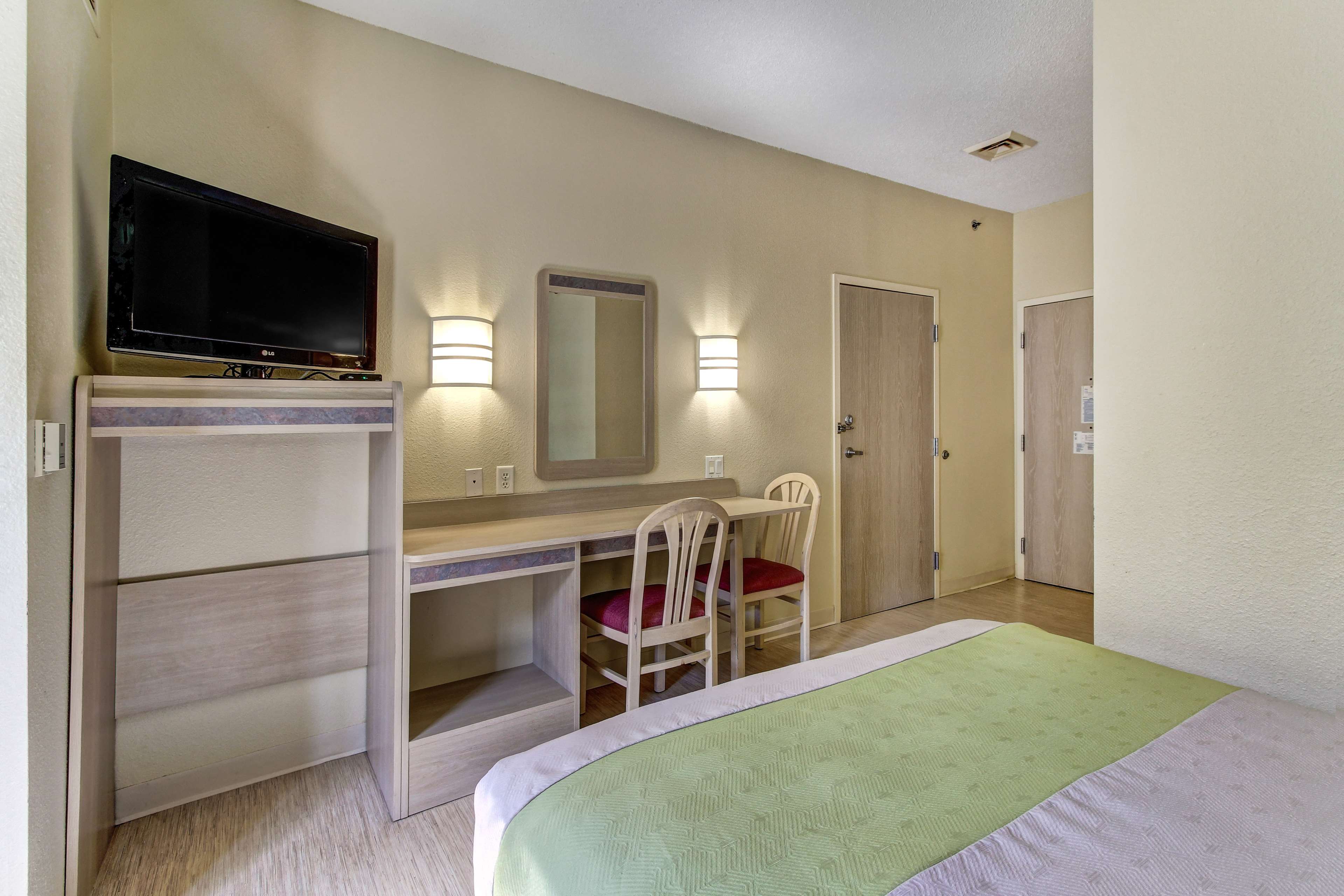 Motel 6 Cleveland - Medina