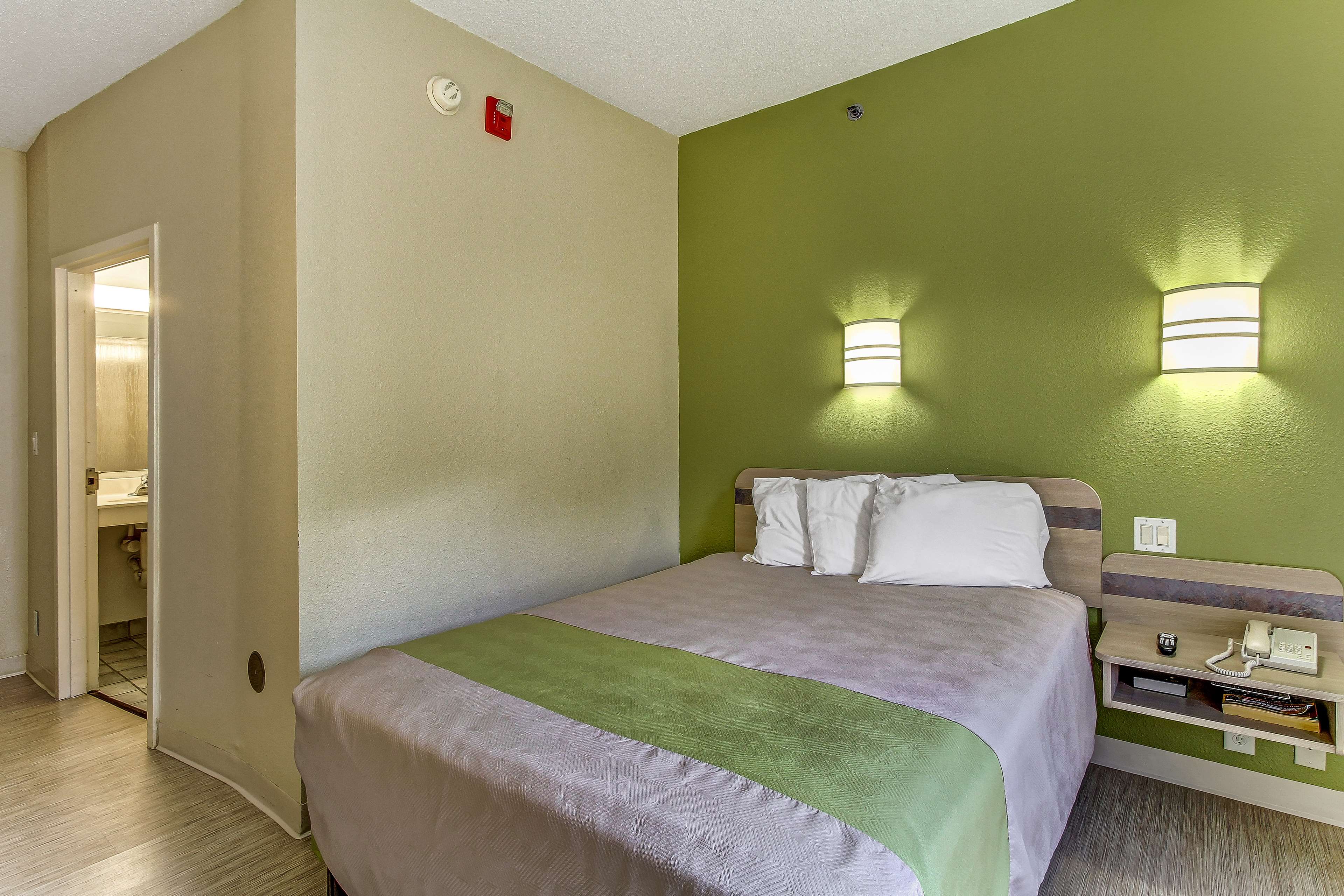 Motel 6 Cleveland - Medina