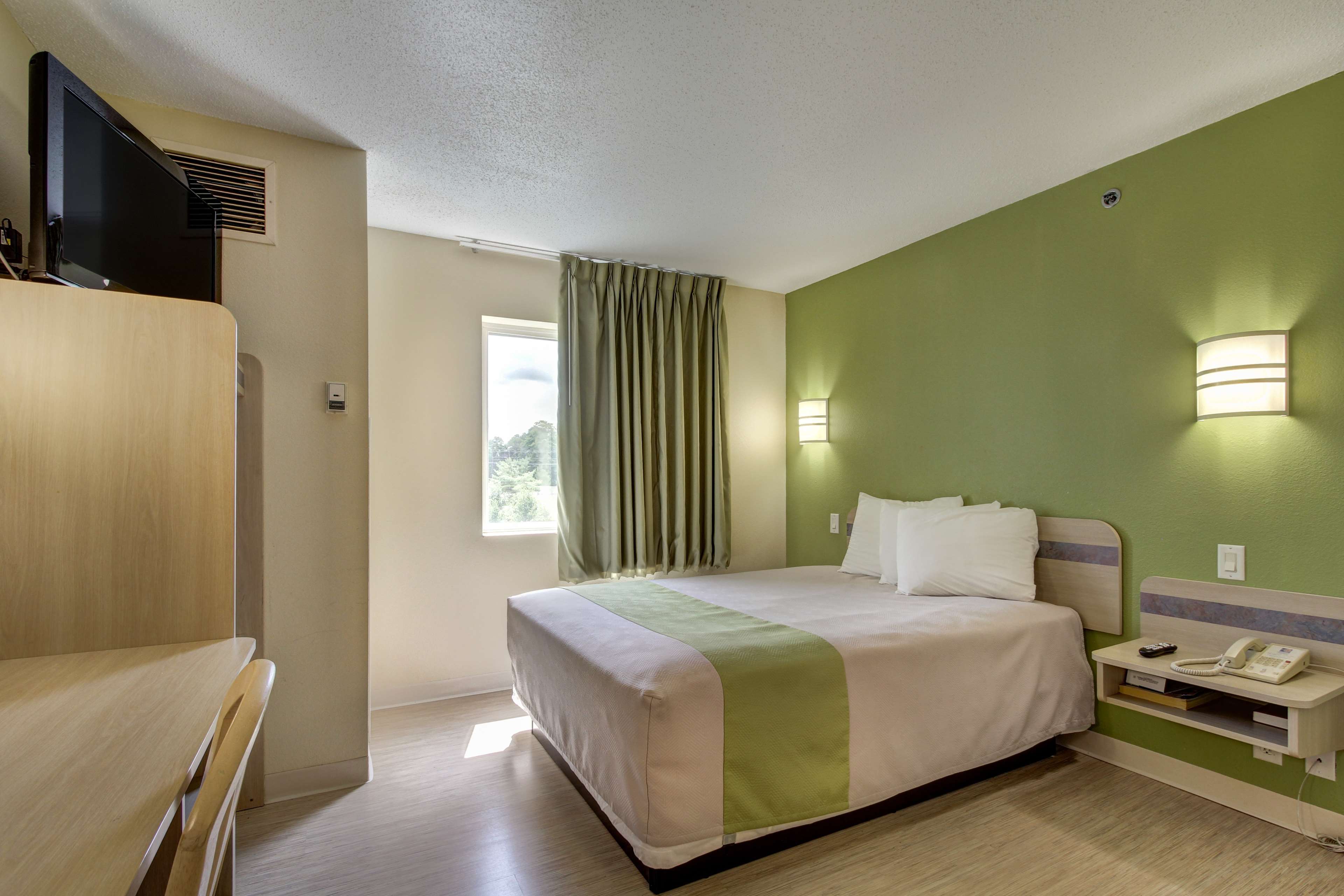 Motel 6 Cleveland - Medina