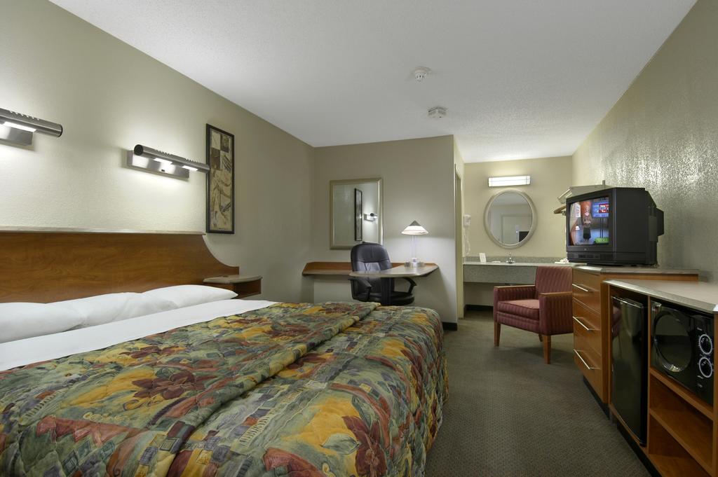 Red Roof Inn Cleveland - Medina