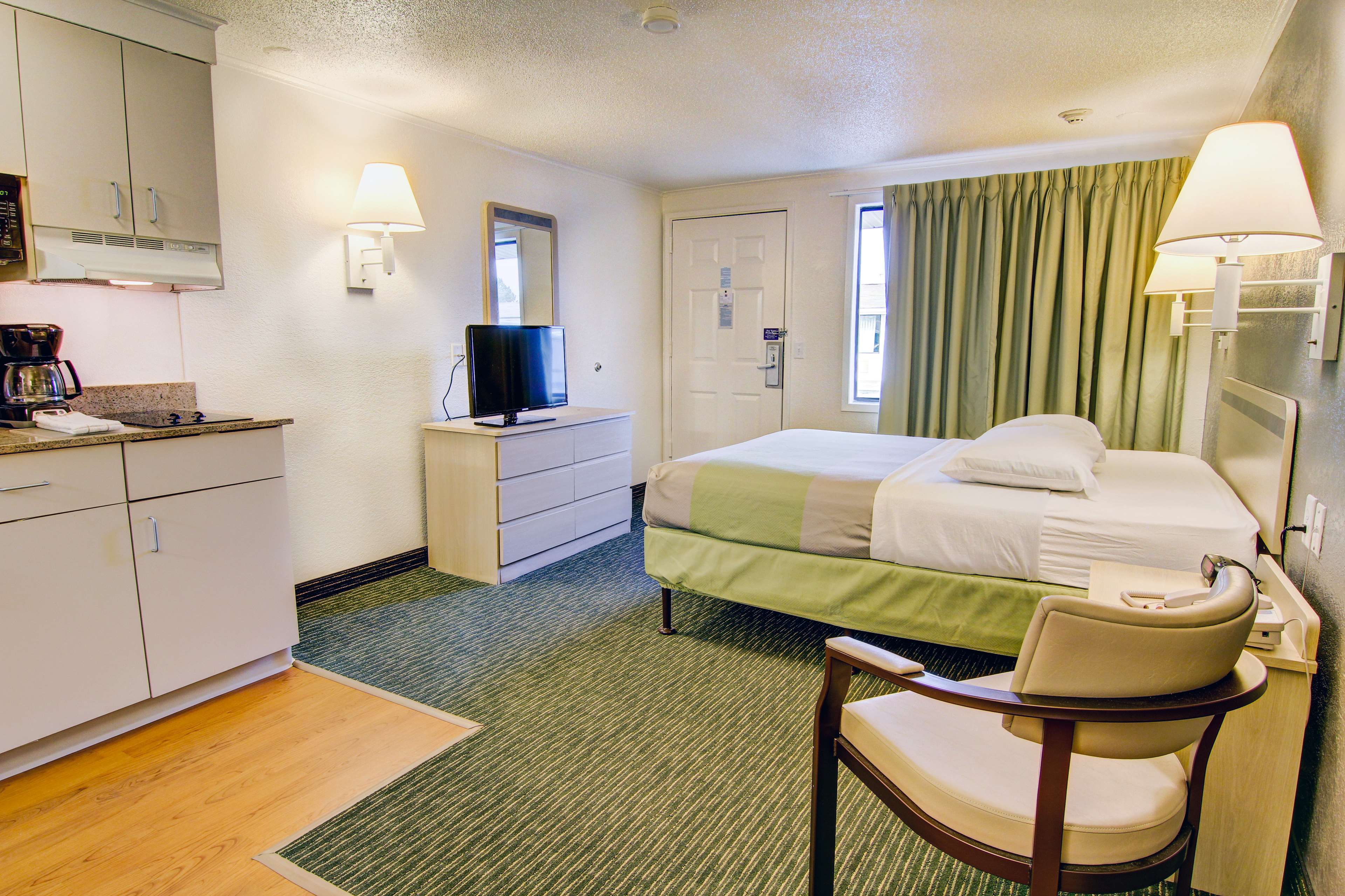 Suburban Studios Mentor - Cleveland Northeast