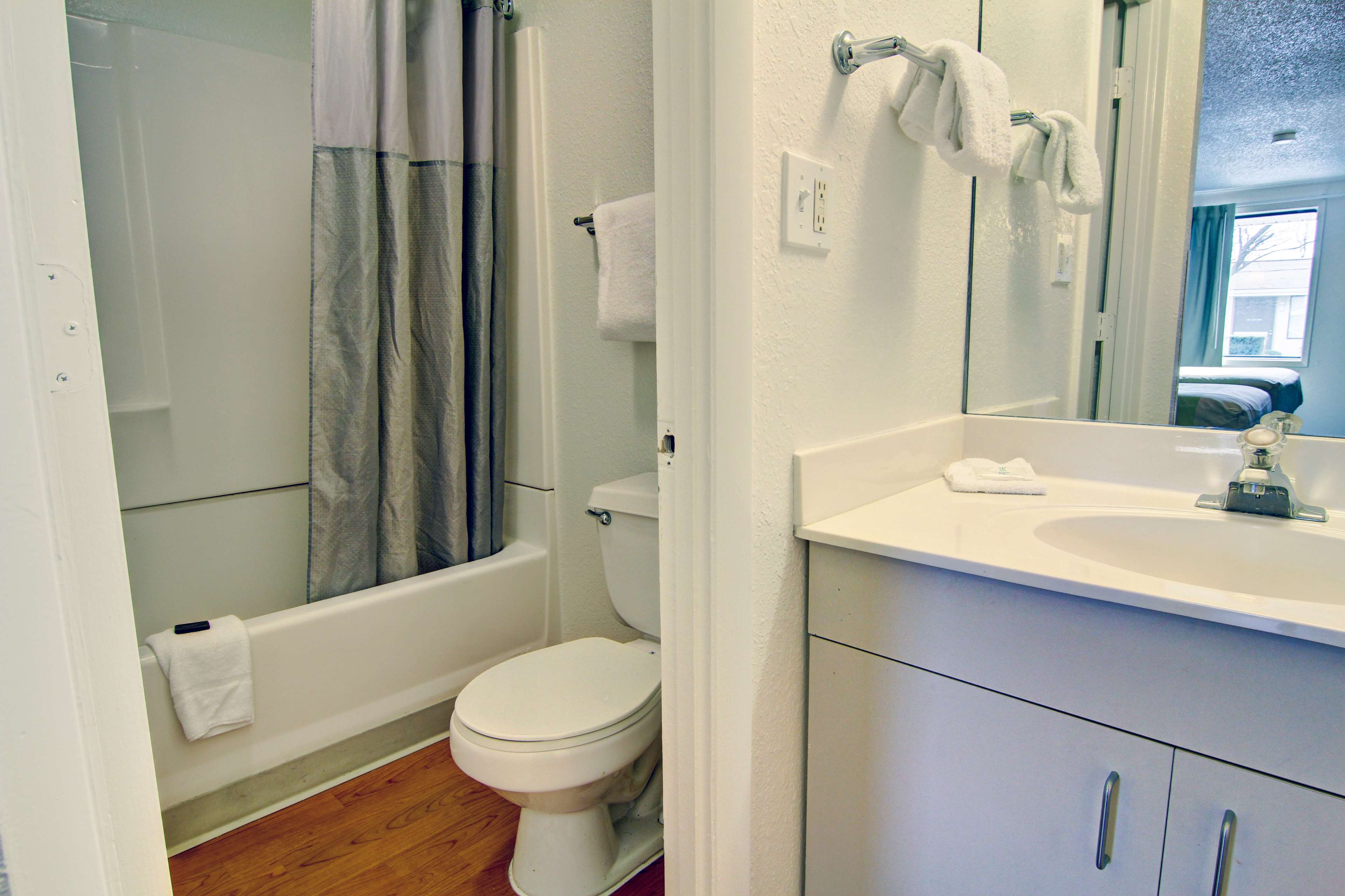 Suburban Studios Mentor - Cleveland Northeast