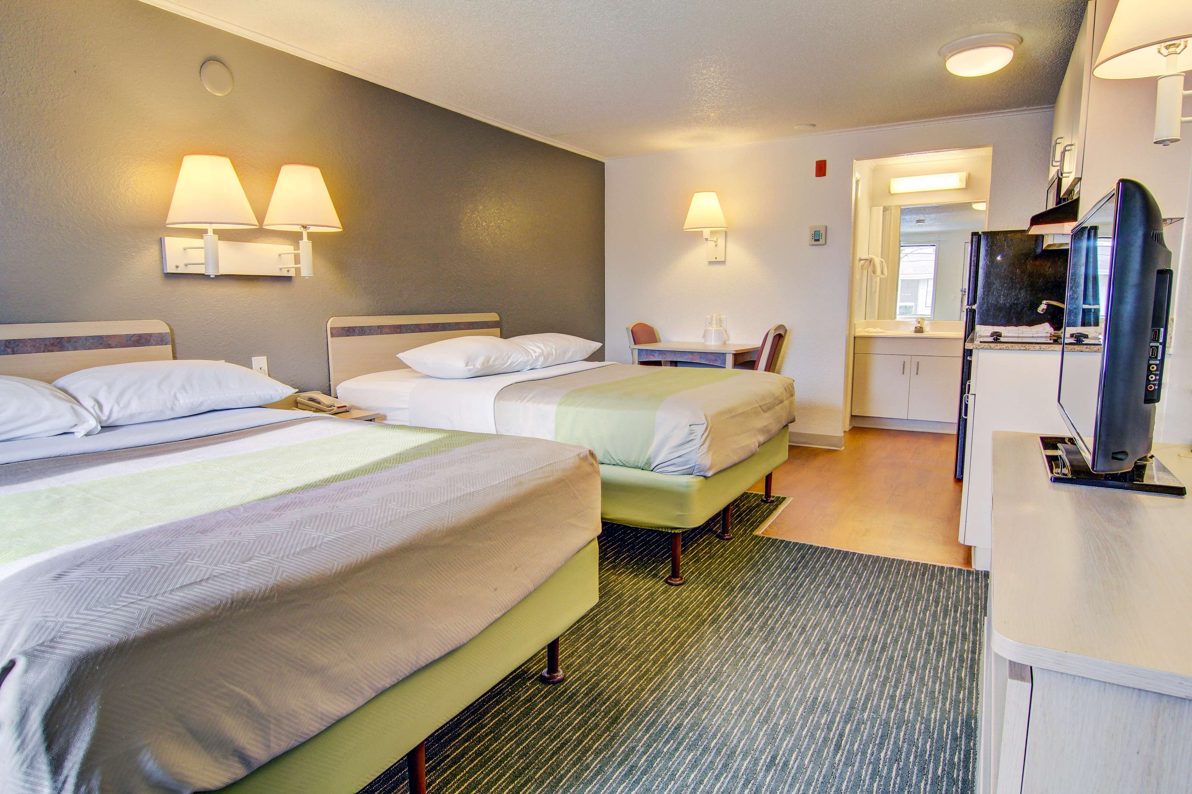 Suburban Studios Mentor - Cleveland Northeast