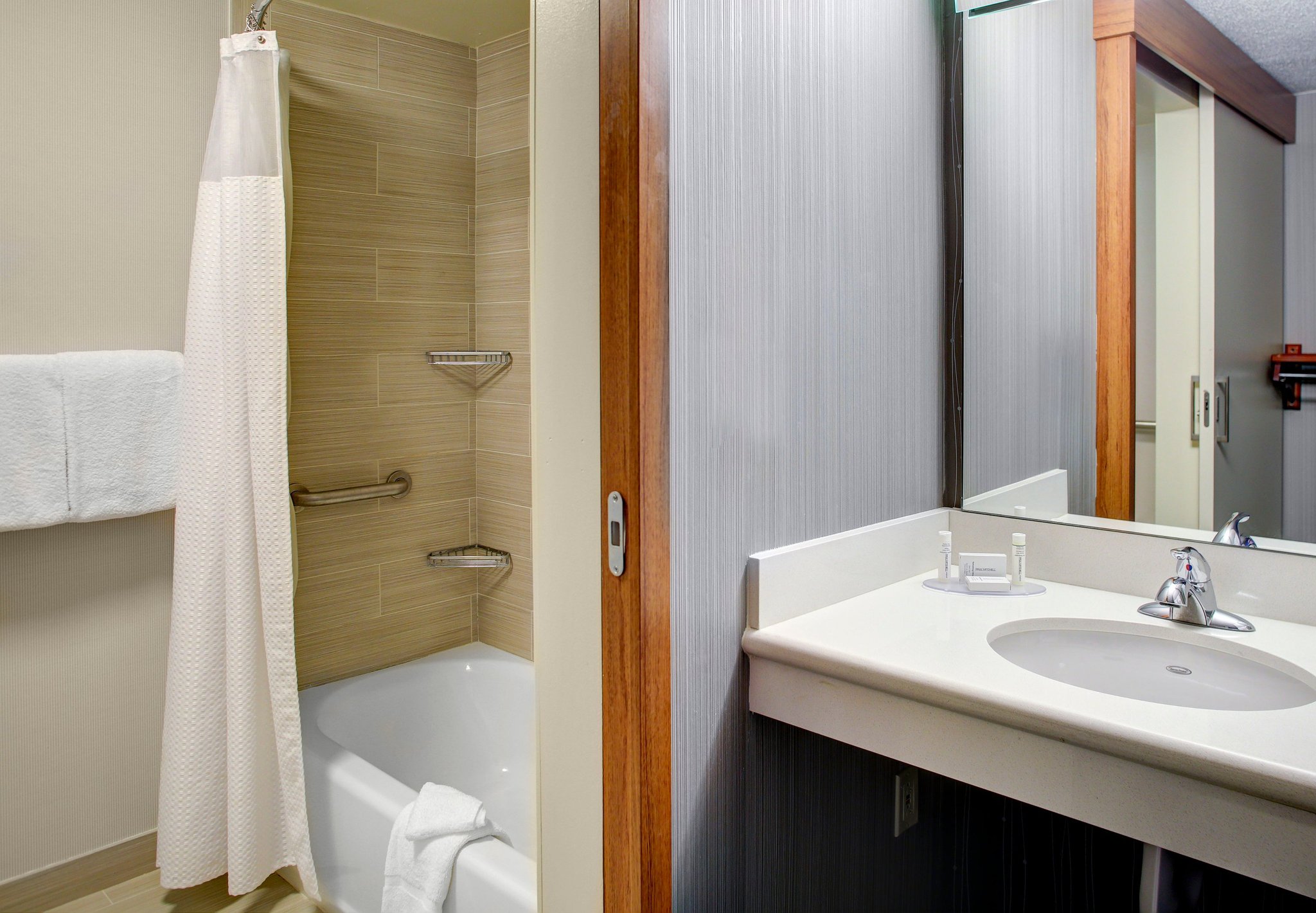 Courtyard Cleveland Airport South