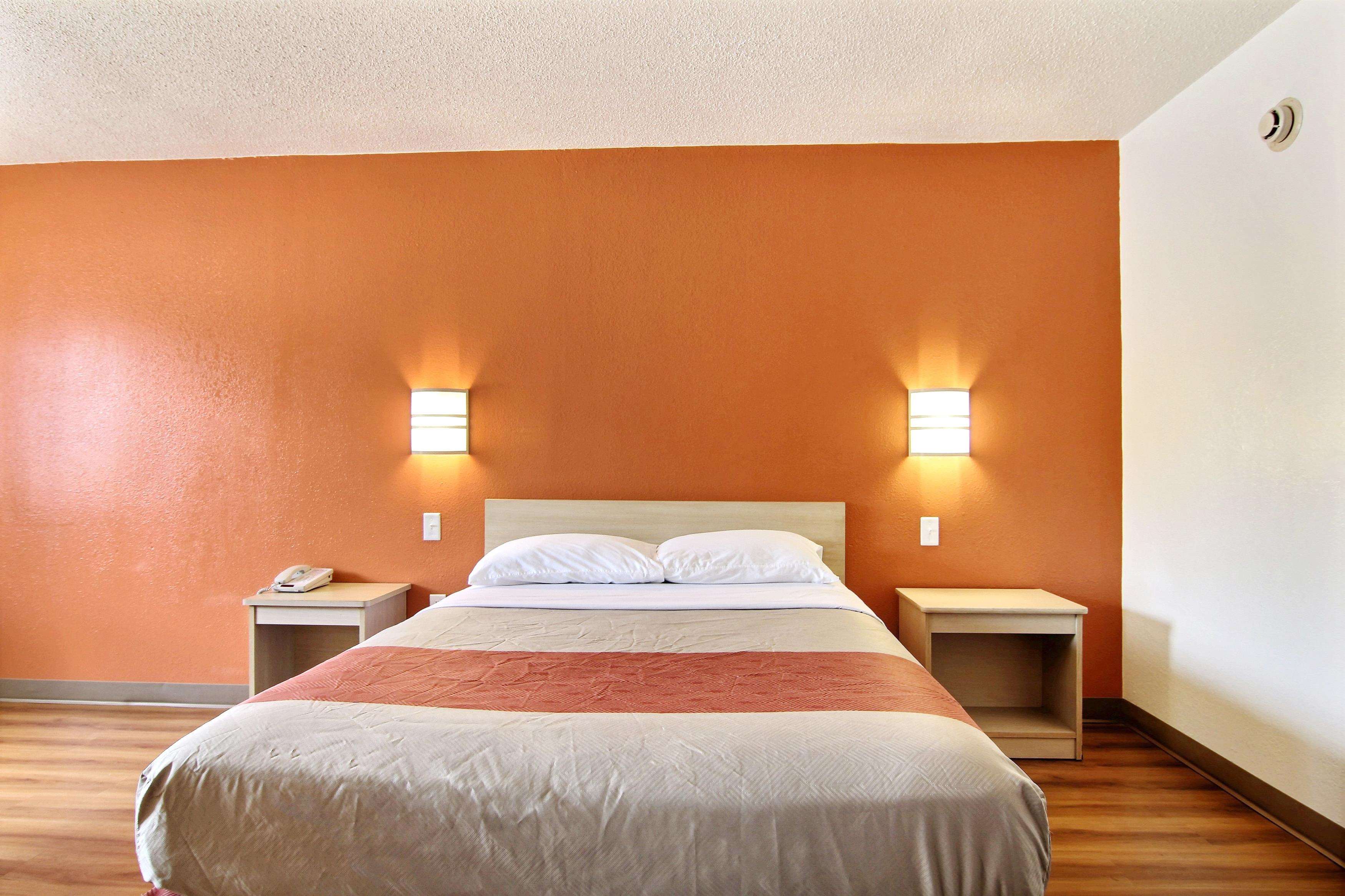 Motel 6 Cleveland - Middleburg Heights