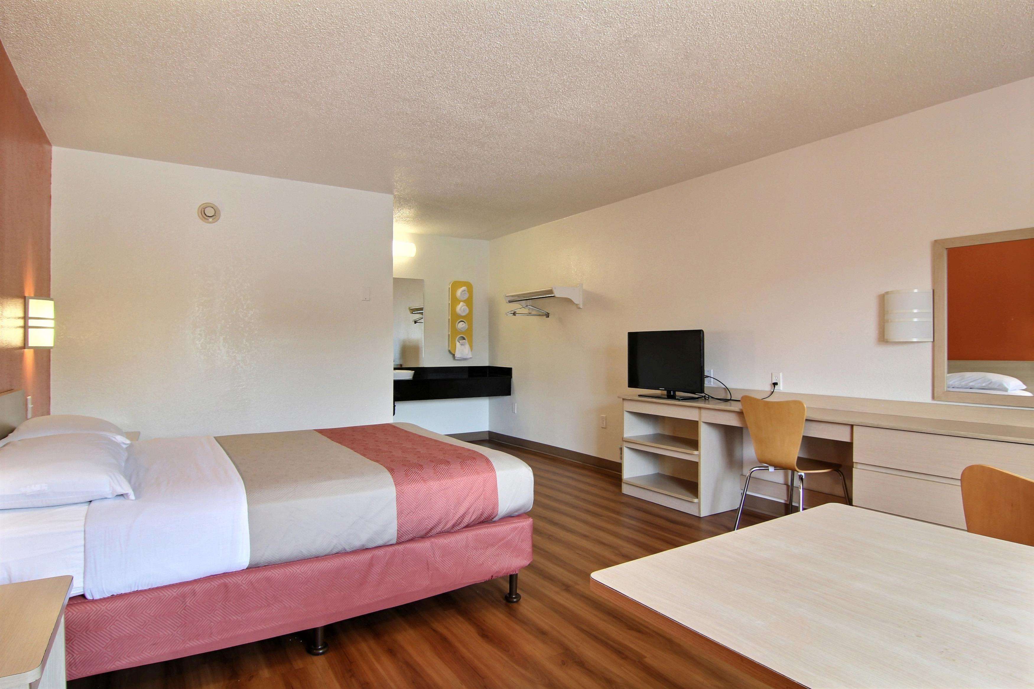 Motel 6 Cleveland - Middleburg Heights