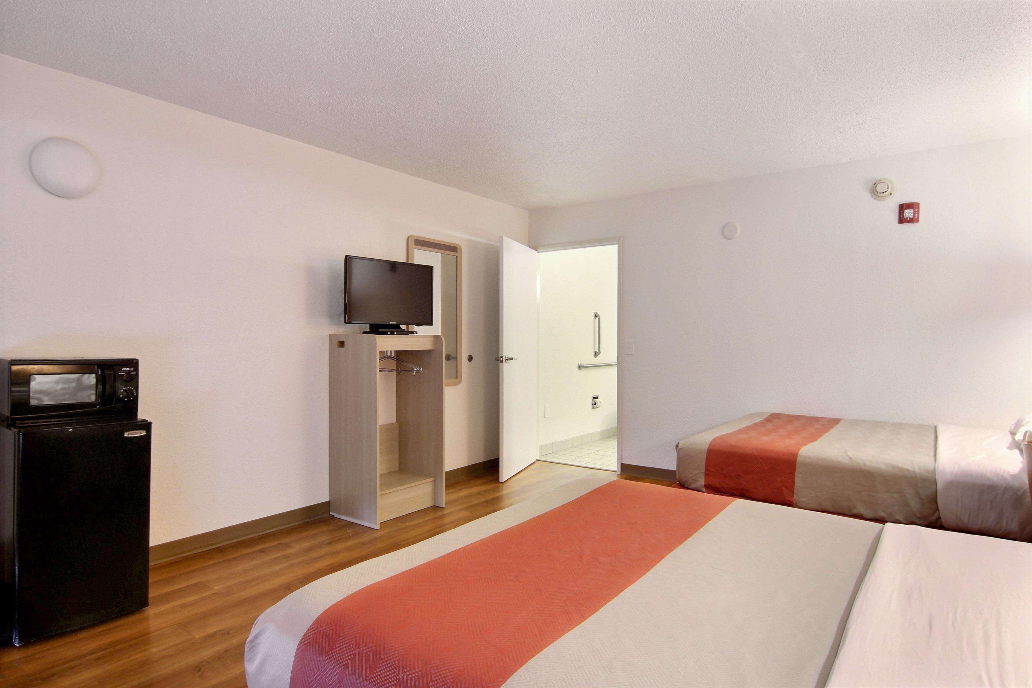 Motel 6 Cleveland - Middleburg Heights