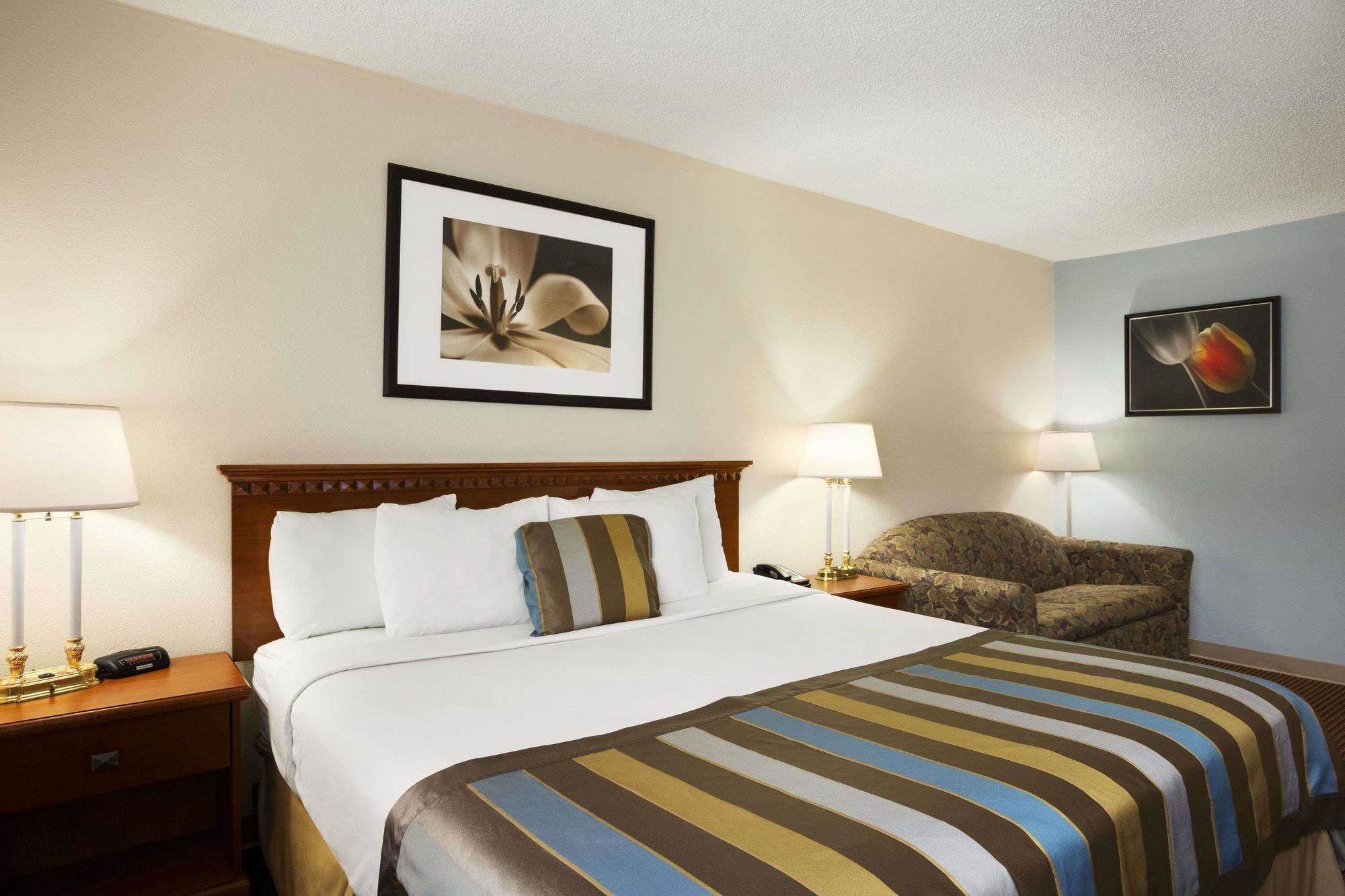 Days Inn by Wyndham Middletown