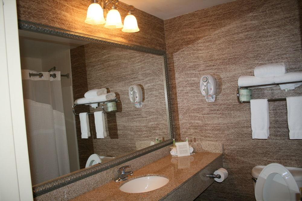 Holiday Inn Express Hotel & Suites Cincinnati Northeast-Milford