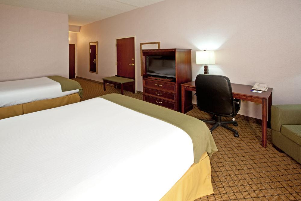 Holiday Inn Express Hotel & Suites Cincinnati Northeast-Milford