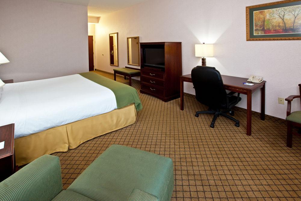 Holiday Inn Express Hotel & Suites Cincinnati Northeast-Milford
