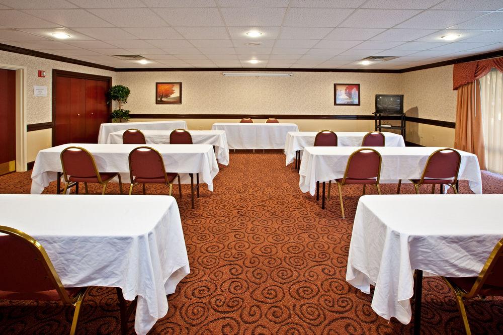 Holiday Inn Express Hotel & Suites Cincinnati Northeast-Milford