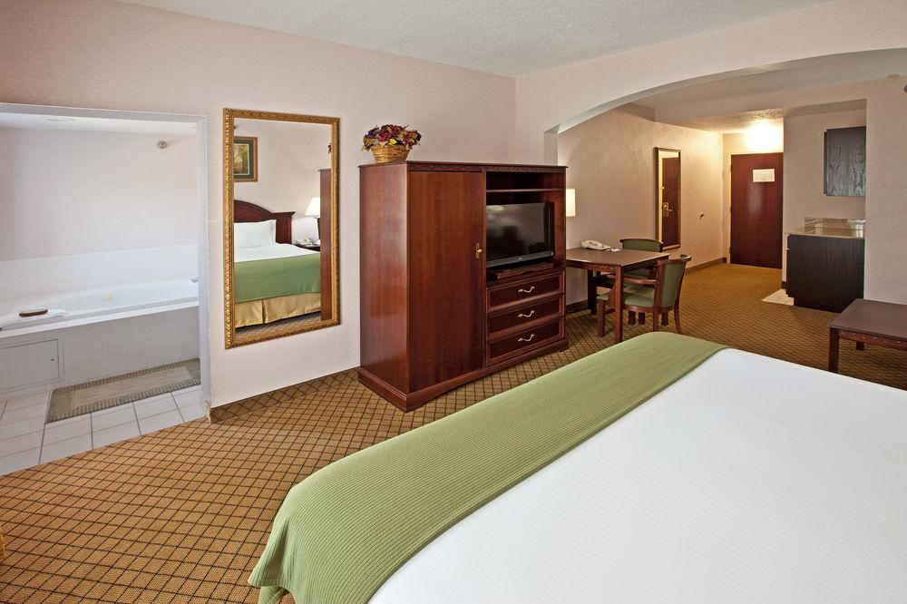 Holiday Inn Express Hotel & Suites Cincinnati Northeast-Milford