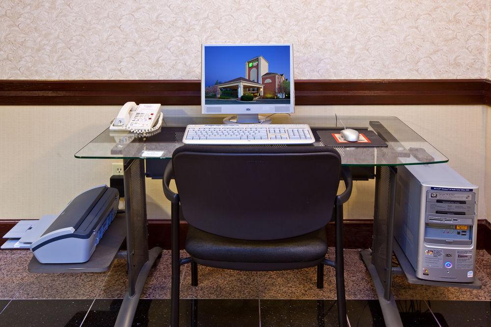 Holiday Inn Express Hotel & Suites Cincinnati Northeast-Milford