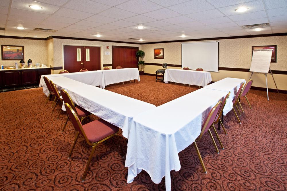 Holiday Inn Express Hotel & Suites Cincinnati Northeast-Milford