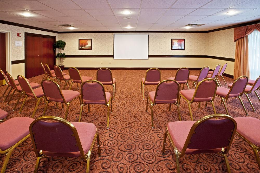 Holiday Inn Express Hotel & Suites Cincinnati Northeast-Milford