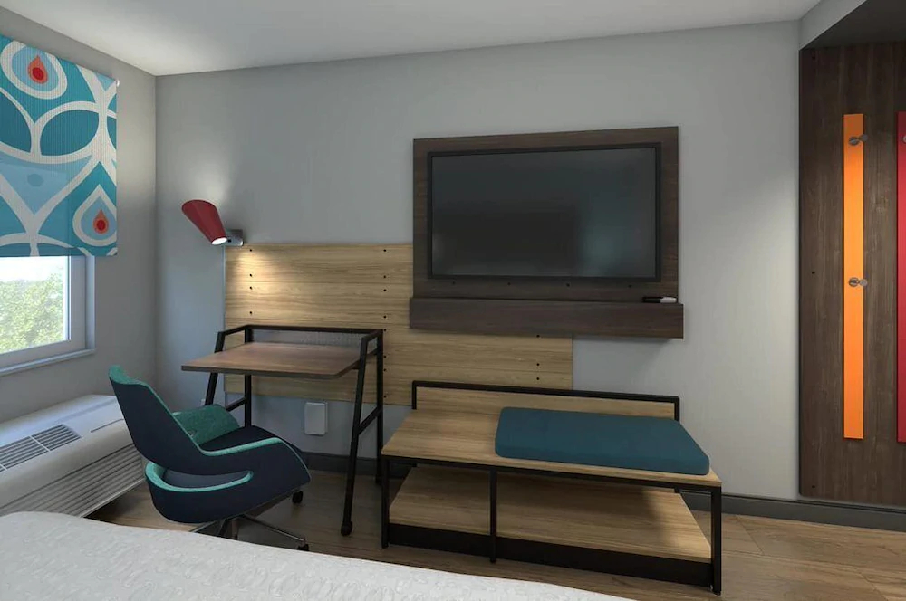 Tru by Hilton Monroe