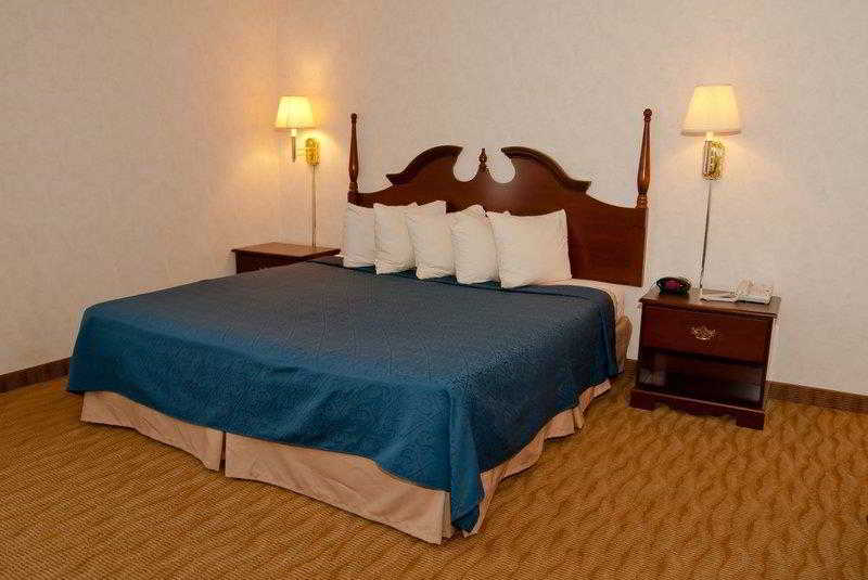 Countryside Inn & Suites