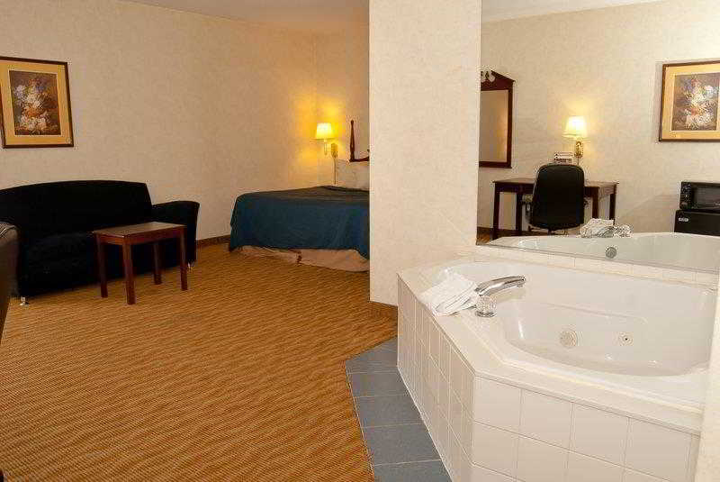 Countryside Inn & Suites