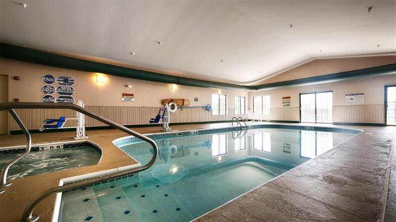 Countryside Inn & Suites