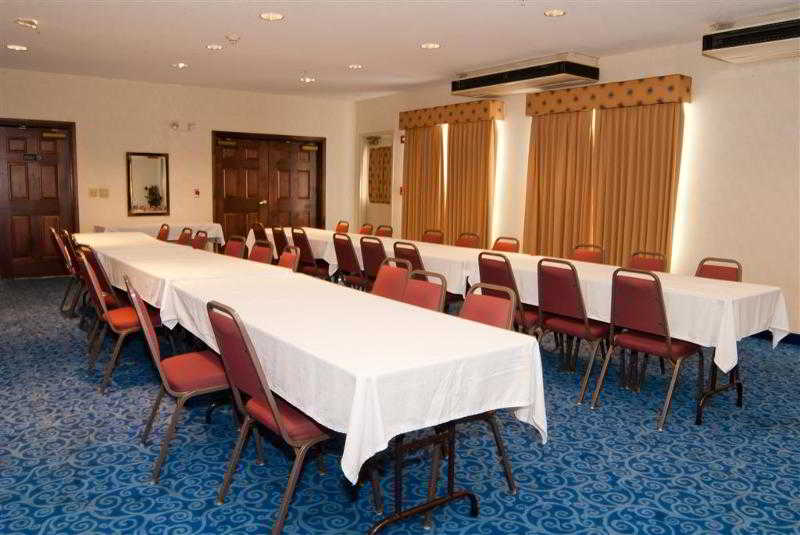 Countryside Inn & Suites