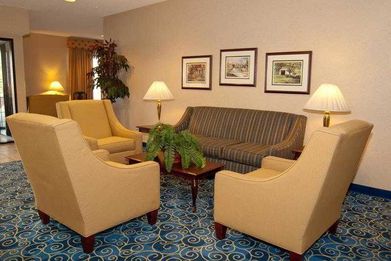 Countryside Inn & Suites