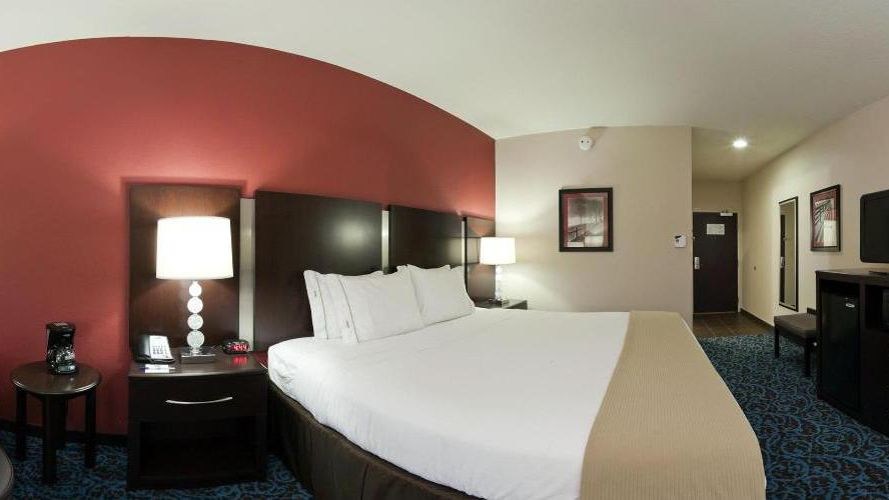 Holiday Inn Express & Suites - New Philadelphia