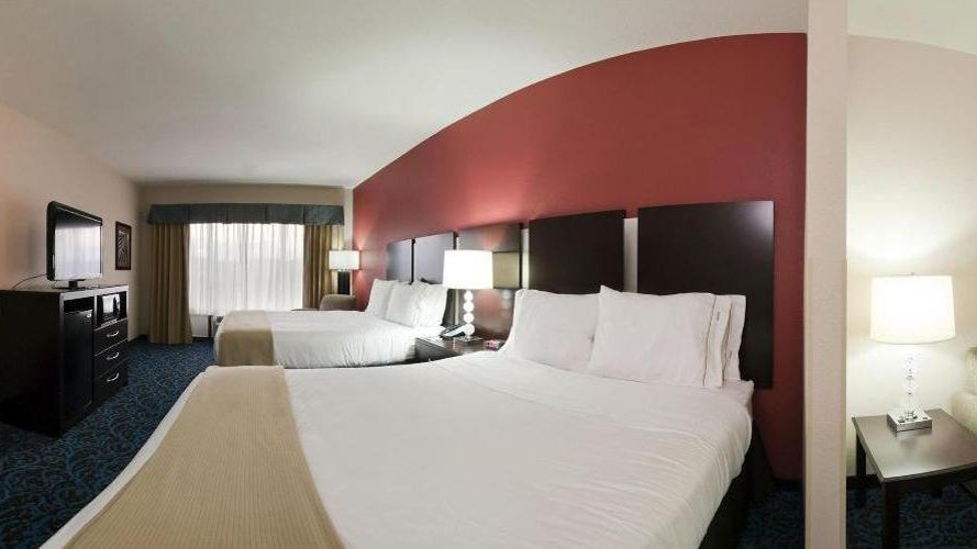 Holiday Inn Express & Suites - New Philadelphia