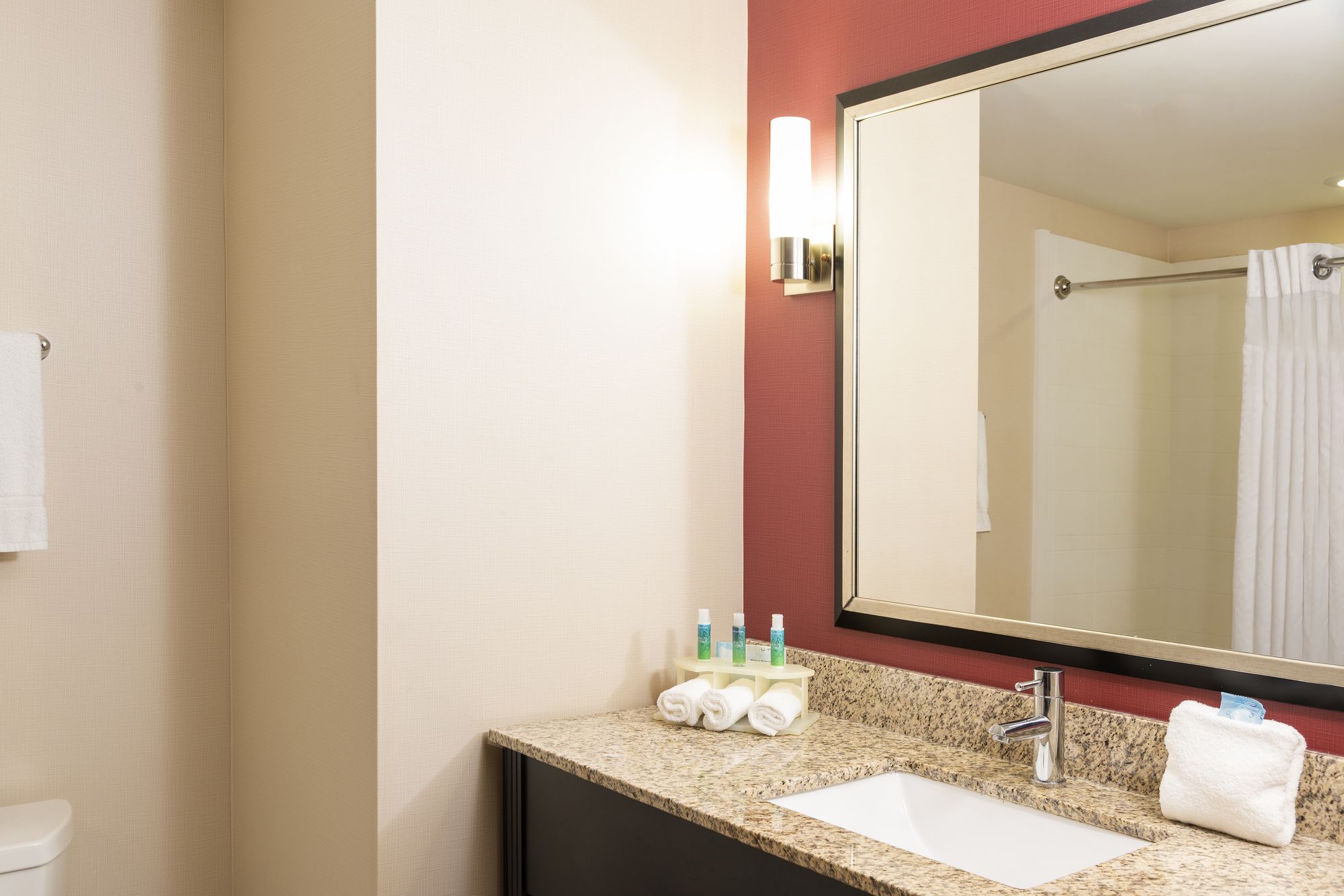 Holiday Inn Express & Suites - New Philadelphia