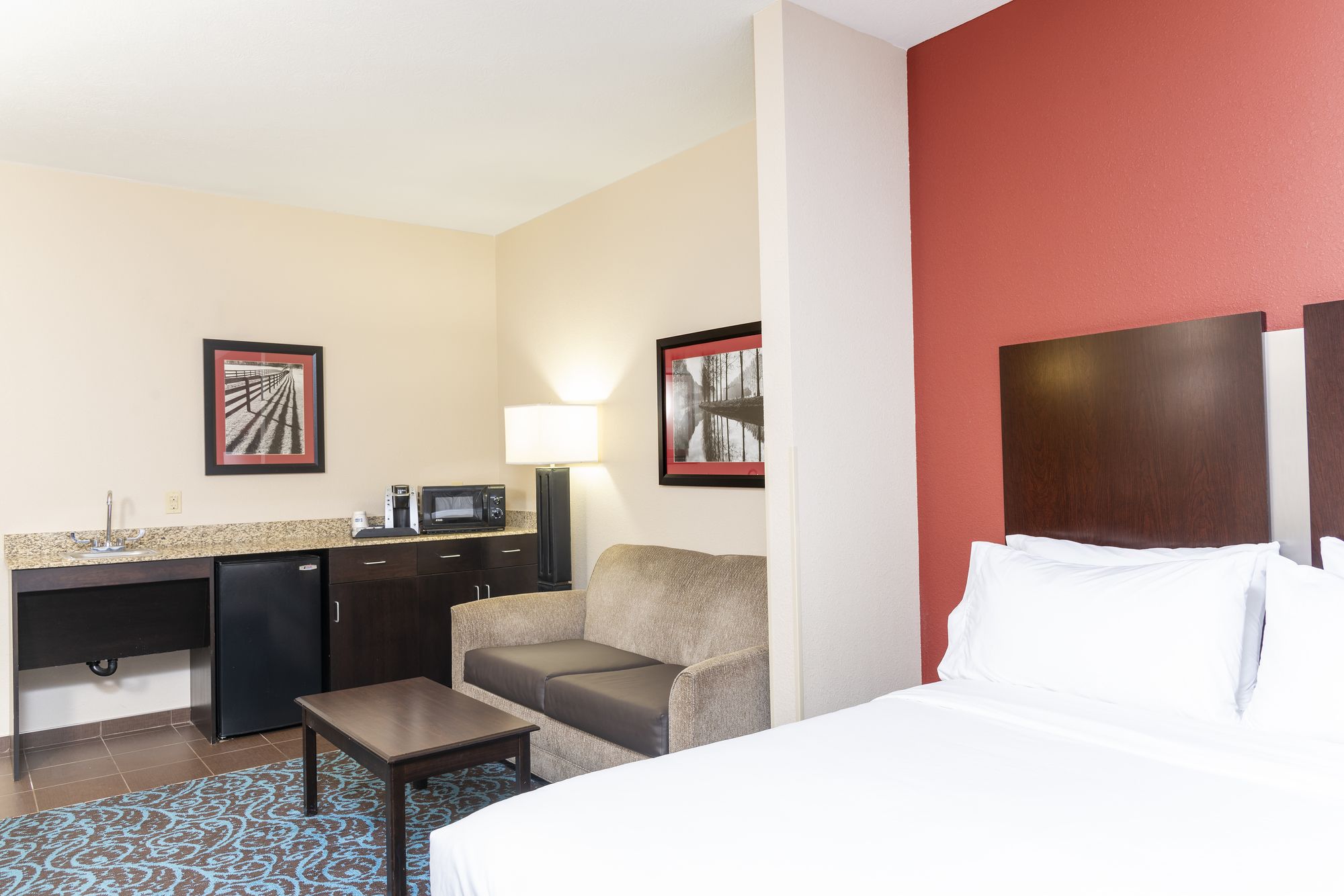 Holiday Inn Express & Suites - New Philadelphia