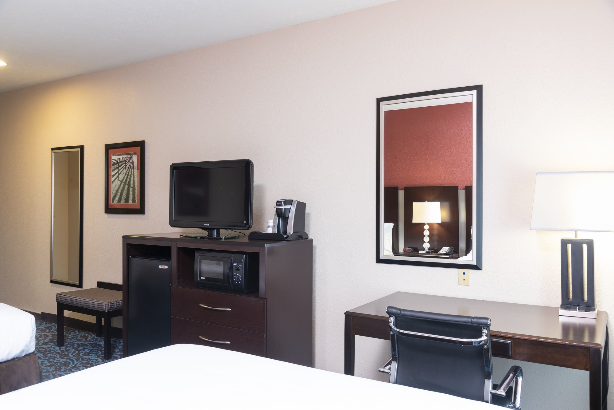 Holiday Inn Express & Suites - New Philadelphia