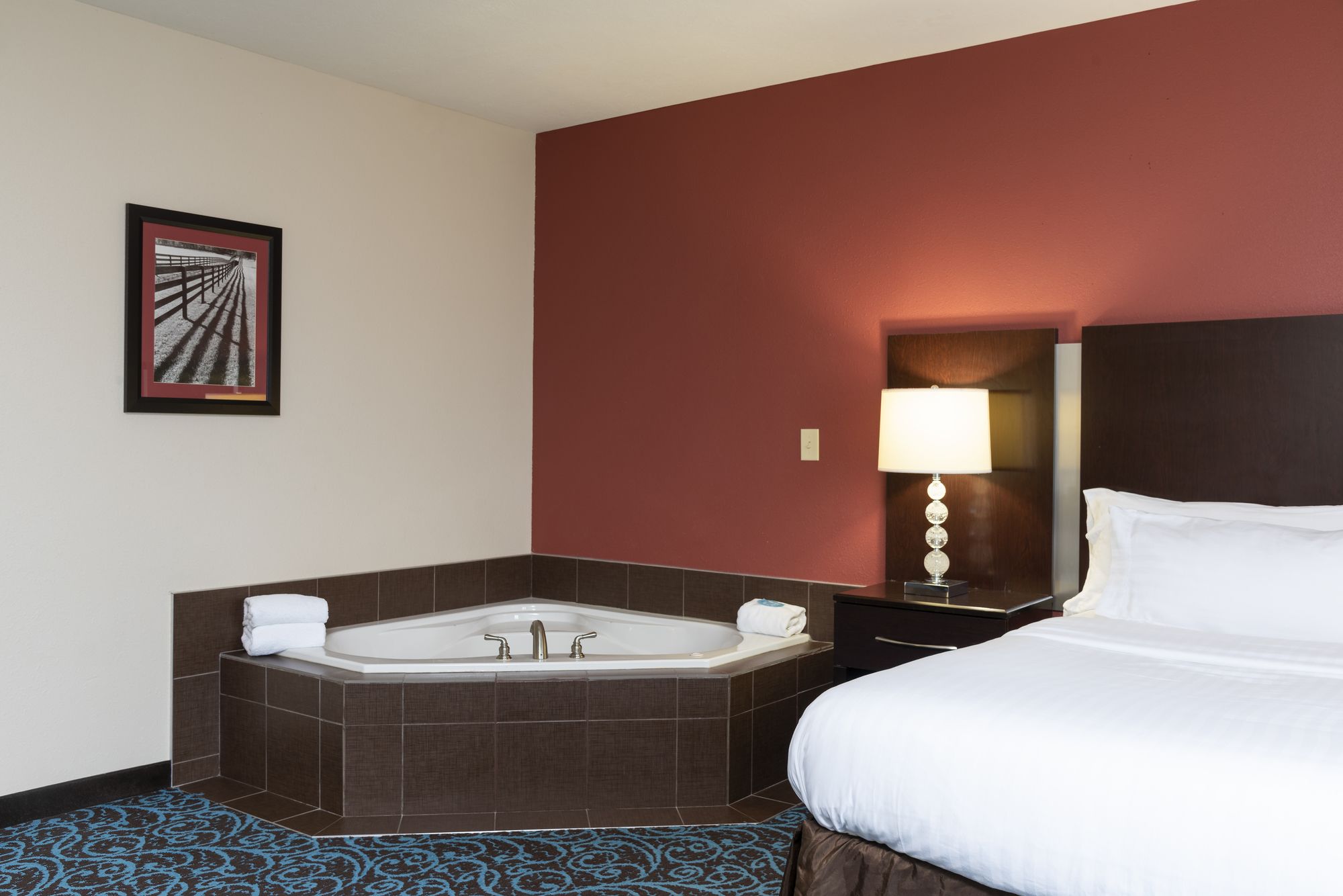 Holiday Inn Express & Suites - New Philadelphia