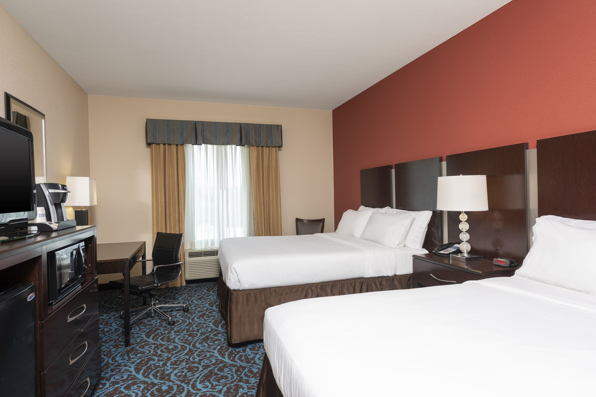 Holiday Inn Express & Suites - New Philadelphia