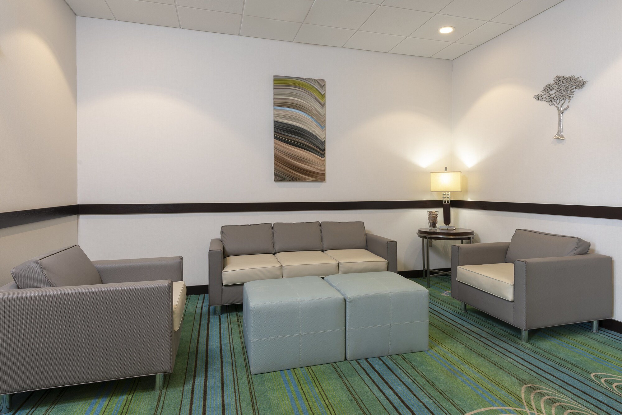 Holiday Inn Express & Suites - New Philadelphia
