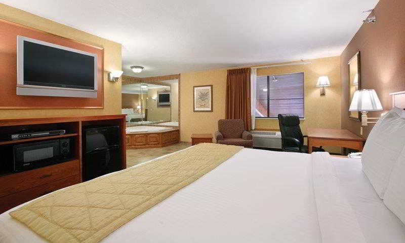 Best Western Plus North Canton Inn & Suites