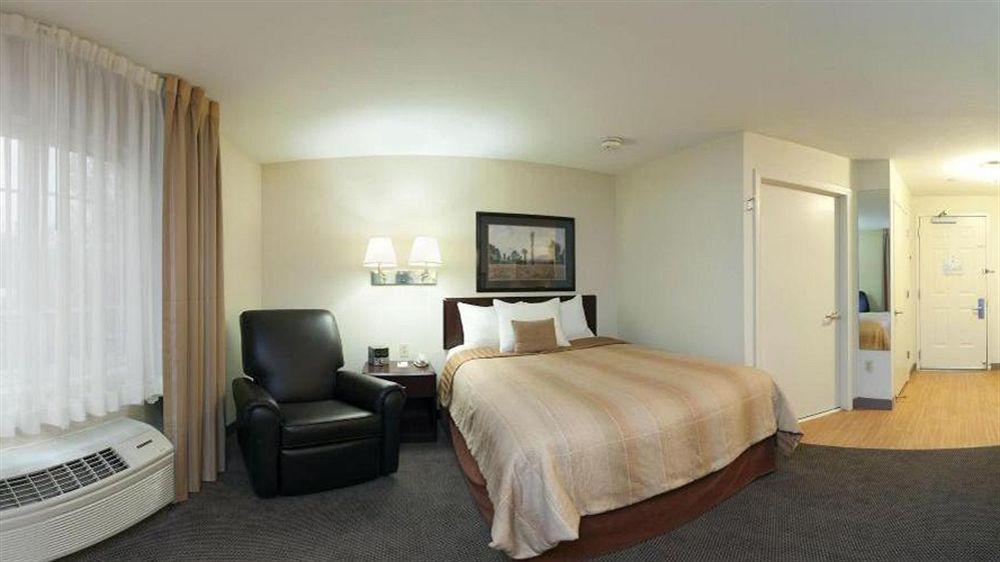 Sonesta Simply Suites Cleveland North Olmsted Airport
