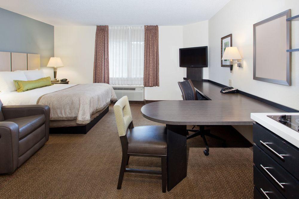 Sonesta Simply Suites Cleveland North Olmsted Airport