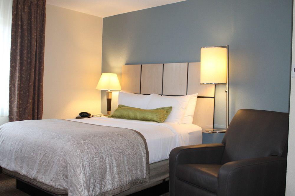 Sonesta Simply Suites Cleveland North Olmsted Airport